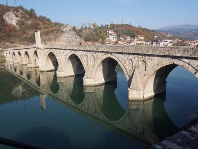 ヴィシュシェグラードにある世界遺産の橋、メフメットパシャソコロヴィッチ橋（ドリナの橋）