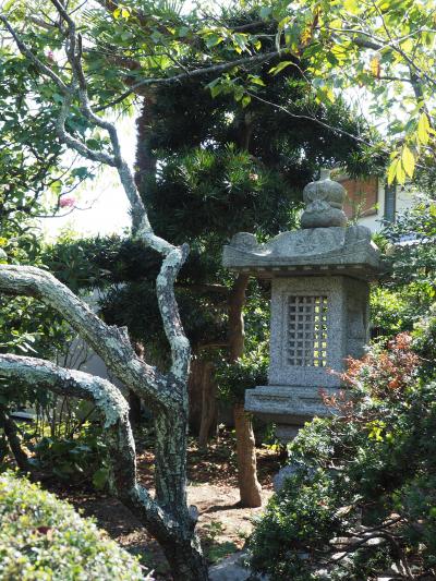 大宝寺　鎌倉へ　新羅三郎・源義光の墓所で知られる寺院　武田信玄の先祖。墓所ですがひっそりと建っていました。