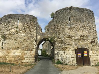 Yèvre-le-Châtel~フランスの最も美しい村と城跡