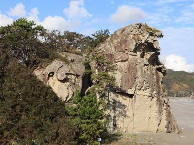 熊野古道・・伊勢路の鬼が城と七里御浜、花の窟神社、丸山千枚田を訪ねます。