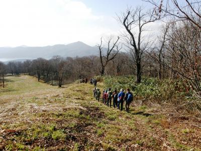 晩秋の鹿俣山に登る