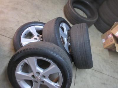 タイヤを買いに行きました