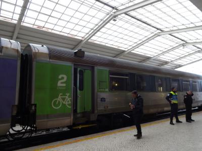 リスボン市電、日本を走る：910号電車に乗って来た♪ （2
