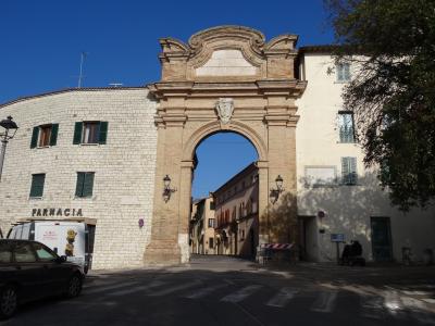 スポレート　４日目　「イタリアの最も美しい村」めぐり　１１、サン・ジェミニ　翌日帰国前ローマへ