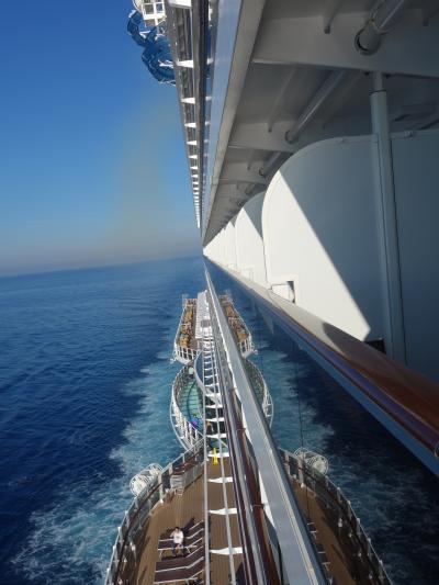 MSC Seaview はジェノヴァからナポリへ向う。ちょっと距離があるので午前中も航海です。