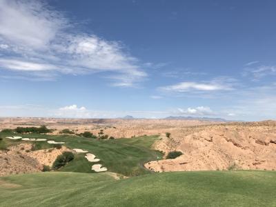 砂漠でゴルフ?️‍♂️イェーイ&#128077;