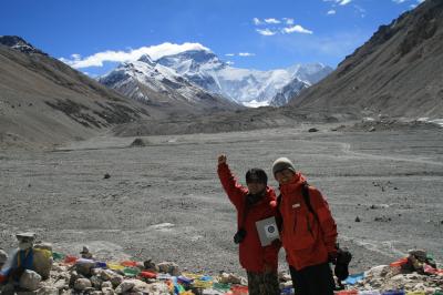 エベレストベースキャンプからエベレストを眺める