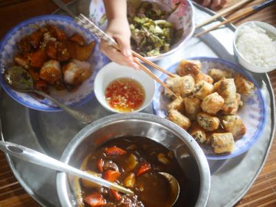 ニンビンでスローライフ、ホームステイ。ベトナム、ローカル朝市の風景と家庭料理。