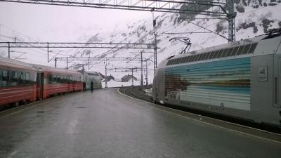 ベルゲン特急からフロム鉄道へ乗り換え