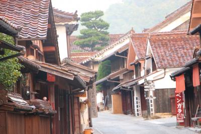 吹屋は、ベンガラ色の町並み