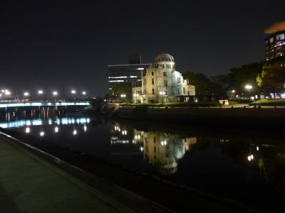 今年も訪れました。夜の原爆ドームと平和記念公園!! O(*^-^*)O