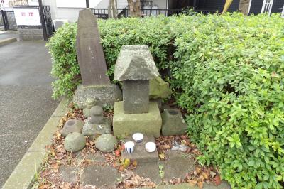 大磯町・切通橋袂にある道祖神