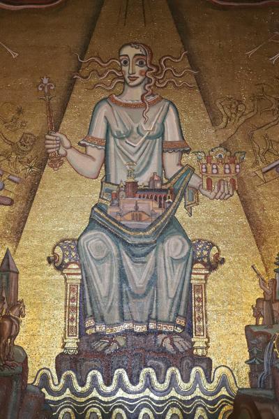  ☆☆ 白夜（midnight sun）と 森、湖、島々、、王宮  と 美しい街並みに魅せられて  スウェーデン編 ② ☆☆ 　～～ ストックホルム (Stockholm)2日目  市庁舎(Stadshus)＆ヴェランダ(Verandan)スモーカボード ノーベル賞にこだわる？！編～～