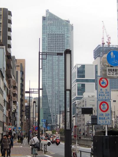 環二通りの東新橋一丁目交差点付近の風景