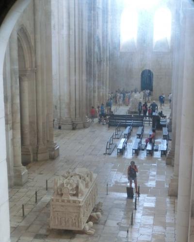 シニア夫婦のスペイン・ポルトガル周遊旅行（３６）プライベートツアーでアルコバサ修道院へ