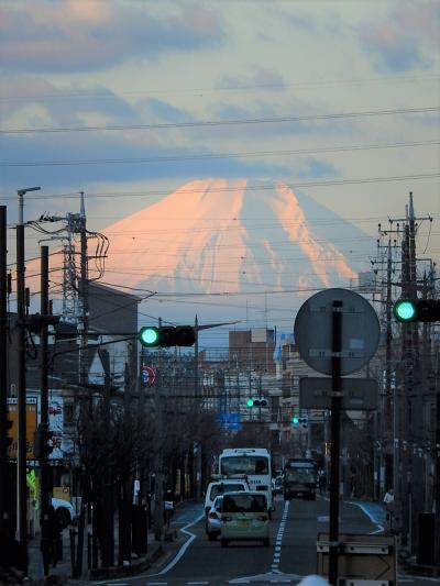 上福岡駅から見られた朝焼け富士山