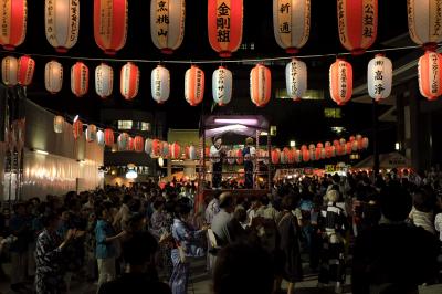 夏の風物詩―いたみ花火大会と南御堂/北御堂の盆踊り大会