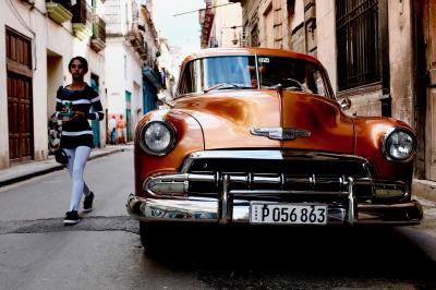 ハバナは「クラシックカーの宝石箱や～！」シニアのキューバひとり旅。