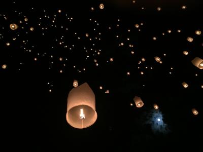 初めてのタイ･イーペン祭•*¨*•.¸¸♬︎