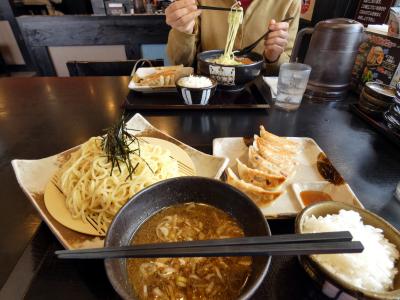 三島文教町の銀杏並木　中華ファミリーレストラン 五味八珍（ごみはっちん）の昼食　三島市佐野体験農園　聖護院大根の収穫　