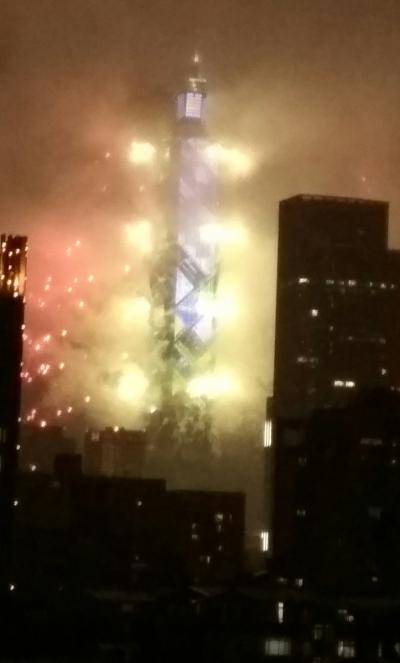 ４歳＆８歳　子連れ年越し台湾５日目　～VEGE CREEK蔬河→和昌茶荘→三創→足鶴マッサージ→胡須張魯肉飯→夜寝→饒河街夜市→１０１花火→エビ釣り～