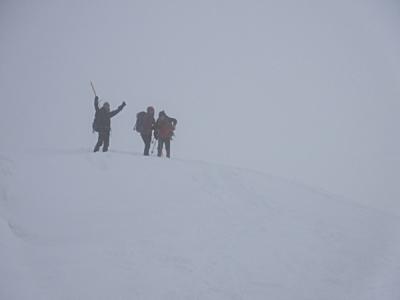 会津駒ケ岳　ホワイトアウトの山頂へ