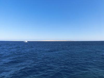 紅海　”天気晴朗なれど波高し”