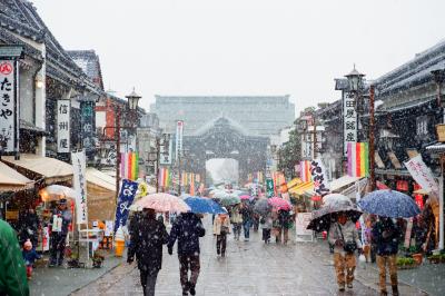 雪降る善光寺