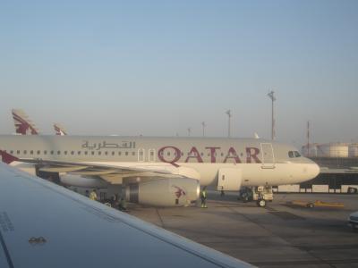 カタール航空でドーハ。