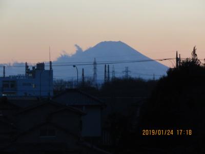 1月24日、ふじみ野市より見られた影富士