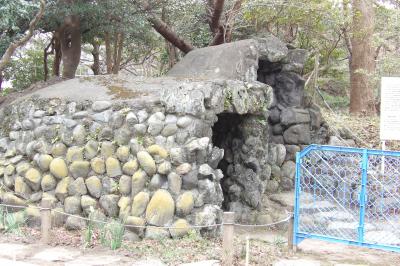 清泉小にあるルルドの再現洞窟
