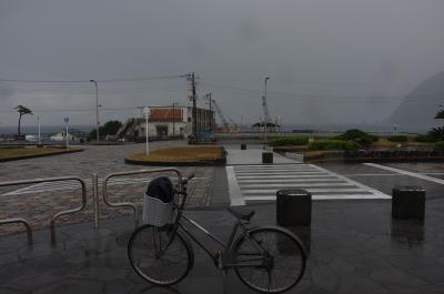 雨降って八丈島　3-1　雨の中、レンタサイクルで買い物へ