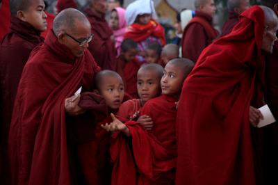 ミャンマー 黄金の三角形の旅 7 バガン最大のお祭り、アーナンダ寺院祭り、そしてひたすらパゴダ巡り