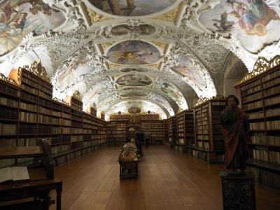 《チェコ》ストラホフ修道院図書館とクリスマスマーケットを観たくて半日だけプラハに行ってきました。