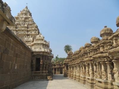 インド　「行った所・見た所」　カーンチープラムのカイラーサナータル寺院観光とシルクハウス入店