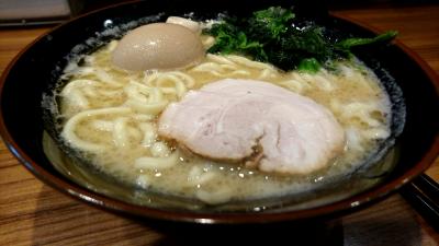 吉祥寺駅前で、横浜家系ラーメンを食べました