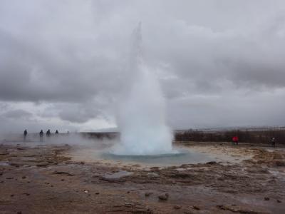 最北の大自然、氷と地熱の島をロングドライビング！：アイスランド旅行【５】（2018年GW ２日目④ 大地は生きている！高く弾ける間欠泉）