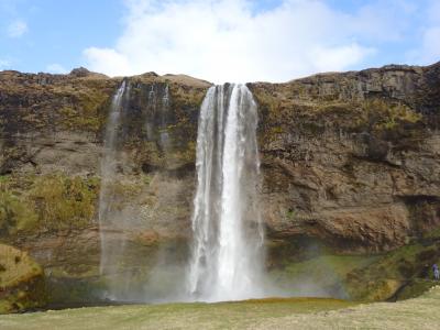 最北の大自然、氷と地熱の島をロングドライビング！：アイスランド旅行【７】（2018年GW ２日目⑥ 手に取る近さの大瀑布）