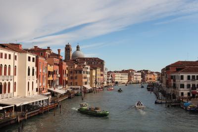 迷路のような小径と運河が生む幻想世界ベネチア