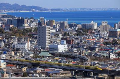 小田原市街と新幹線と箱根登山線と東海道線を俯瞰できる場所へ。
