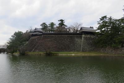 2018春、山陰の名城(5/24)：3月18日(5)：松江城(1)：堀、太鼓櫓、南櫓、堀尾吉晴像