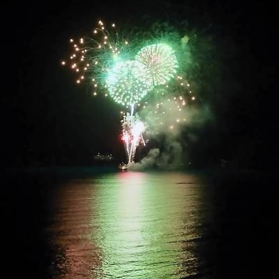 ワイキキでカウントダウン！花火の特等席で！