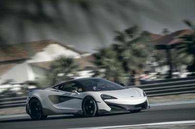 米国でハイパーカーを運転する1　McLaren 600LT Competition