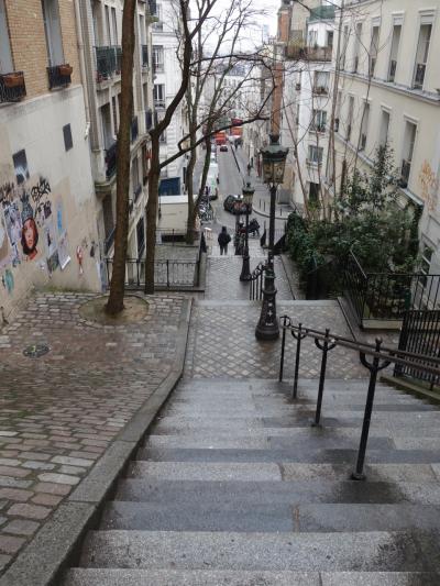 パリを歩く(4.5) モンマルトルは坂の町。上ったり、下ったり。