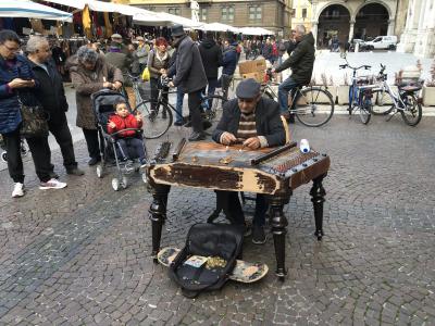 ドラゴンボール最終巻!!2018年11月イタリア エミリア＝ロマーニャ州7泊9日　1人旅(個人旅行)　ボローニャからレッジョ・エミリア日帰り５