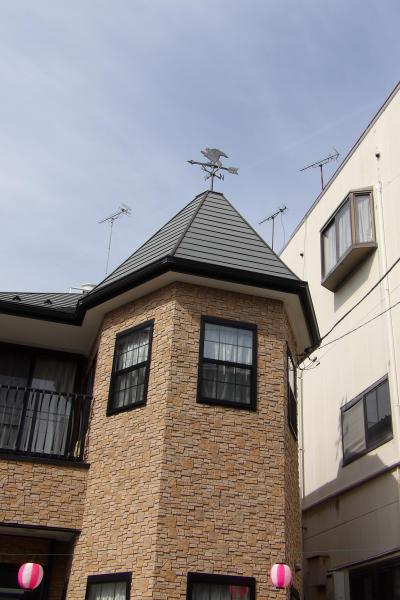 JR松田駅前で風見鶏が上がる2店舗