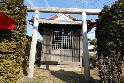 藤棚バス停脇の神社と庚申塚