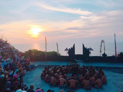 ウルワツ寺院でケチャダンス鑑賞