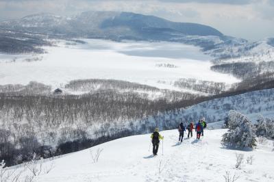 雪の雄国沼へ　雄国山と猫魔ヶ岳登山