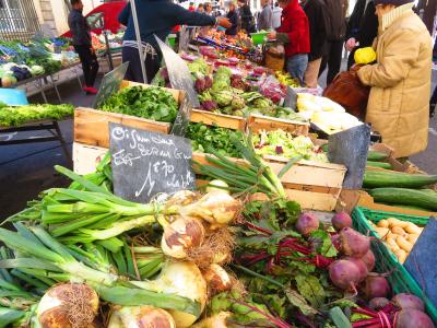 頭の上にハトが!!!アヴィニョンからキャルパントラ(Carpentras)日帰り３ 2019年３月毎年行ってる南仏プロバンス＋モンペリエ＋ヴィルヌーヴ＝レザヴィニョン＋ボーケール ８泊１０日　1人旅(個人旅行)３０